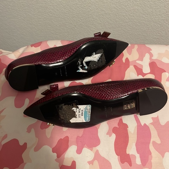 New never worn.I liked but little thigh for me. I bought it from Poshmark. - Picture 2 of 5